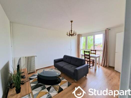 Studio à louer - logement étudiant 590 € 1 pièce 3 chambres 11 m² 3ème étage Centre Brunoy 91800