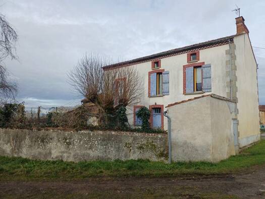 Maison à vendre 75 936 € 5 pièces 4 chambres 153 m² 3 744 m² de terrain Saint-Bonnet-de-Bellac 87300