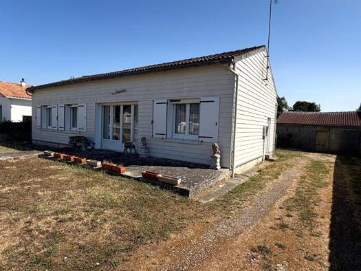 Maison de plain-pied à vendre 229 900 € 5 pièces 3 chambres 115 m² 1 324 m² de terrain Sud Est Saujon 17600