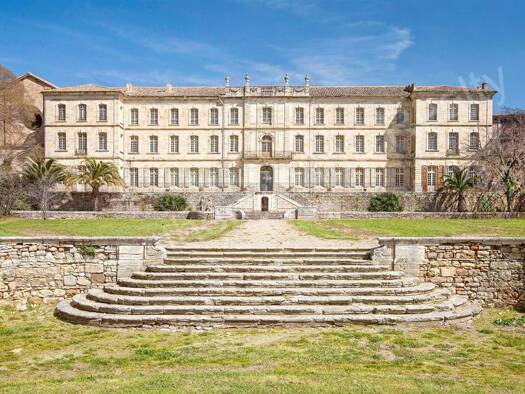 Château à vendre 15 000 000 € 30 pièces 30 chambres 6 200 m² 330 000 m² de terrain Nord Pezenas 34120