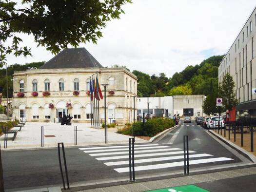 Appartement à louer 635 € 2 pièces 1 chambre 40 m² Cenon 33150