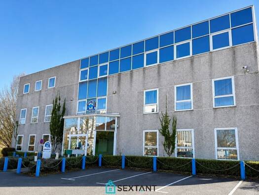 Espace bureau à vendre 4 300 000 € 845 m² de bureaux Centre Ferney-Voltaire 01210