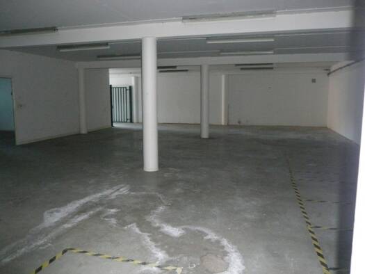 Local commercial à louer 2 813 € 366 m² de surface de vente Châteaubernard 16100