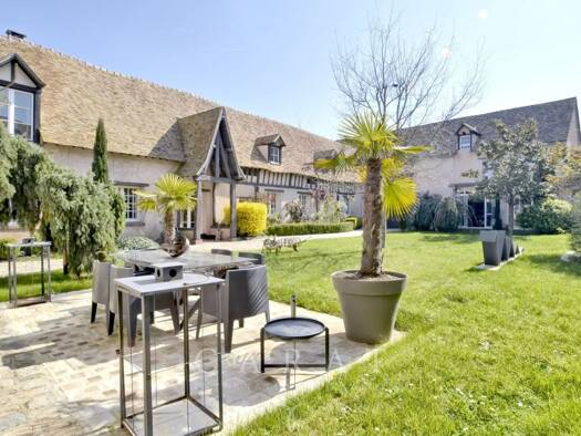 Maison à vendre 1 050 000 € 11 pièces 6 chambres 500 m² 1 200 m² de terrain Houdan 78550