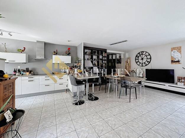 Appartement à vendre 320 000 € 4 pièces 3 chambres 101 m² Dernier étage, Étage 1/1 Bourgoin Jallieu 38300