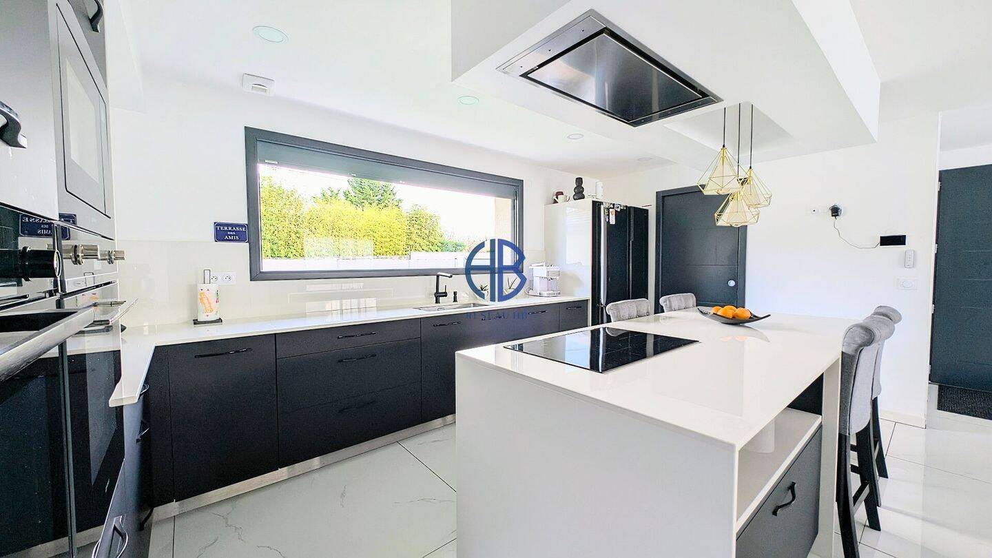 Maison à vendre, 147m², SAINT SIMEON DE BRESSIEUX