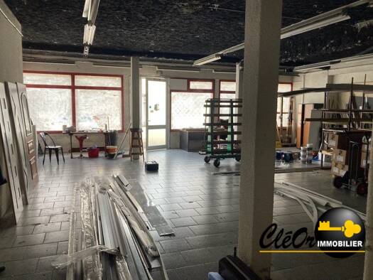 Local d'activités à vendre 69 000 € 123 m² d'espace de stockage Montréal-la-Cluse 01460