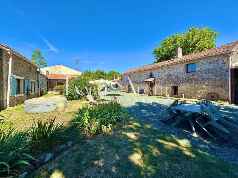 Maison à vendre, 365m², SAINT HILAIRE DES LOGES