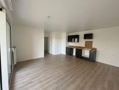 Appartement à louer 830 € 3 pièces 2 chambres 62 m² 2ème étage Rechèvres-Bas Menus-Boulevard Chartres 28000