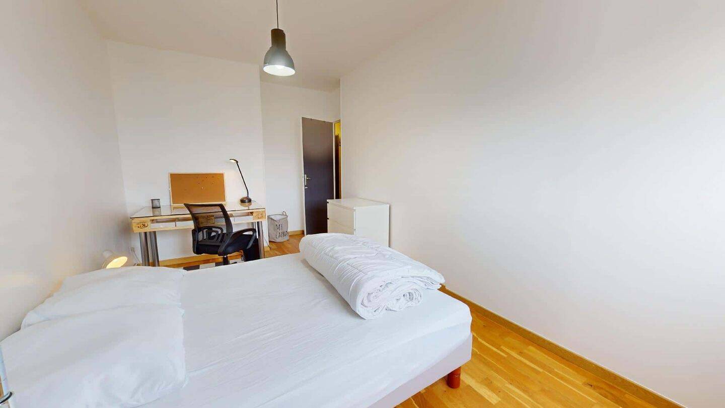 Room in Avenue Salvador Allende, Villeurbanne for 98 m² with 3 b — 2