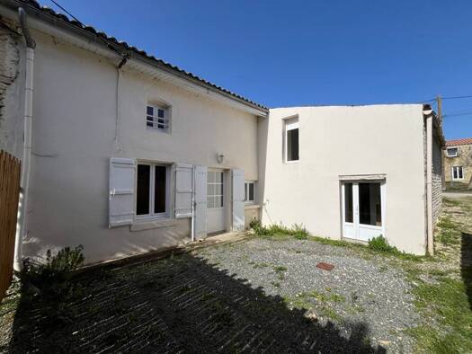 Maison à vendre 145 800 € 3 pièces 2 chambres 98 m² 200 m² de terrain Matha 17160