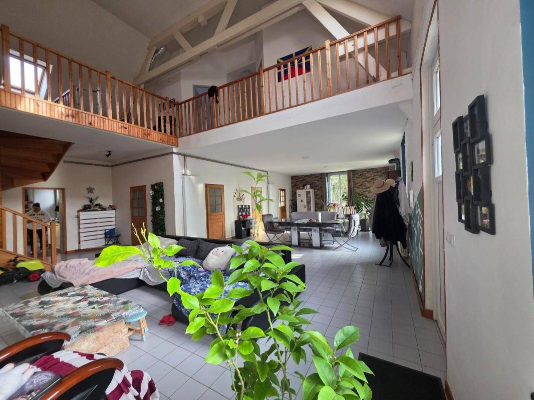 Maison à vendre, 310m², MERLIEUX ET FOUQUEROLLES