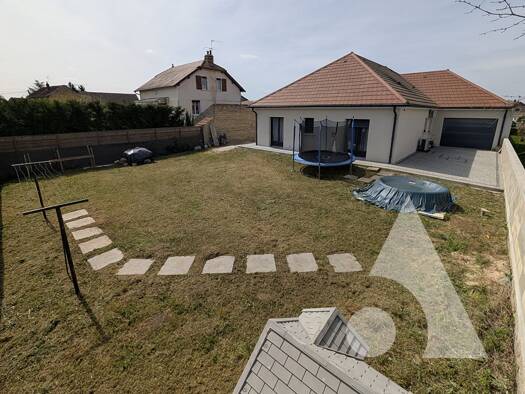 Maison de plain-pied à vendre - Première occupation 310 000 € 5 pièces 3 chambres 129 m² 716 m² de terrain Chaussin 39120