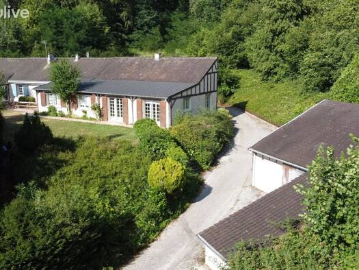 Maison de plain-pied à vendre 418 000 € 8 pièces 5 chambres 240 m² 5 700 m² de terrain Centre Soissons 02200