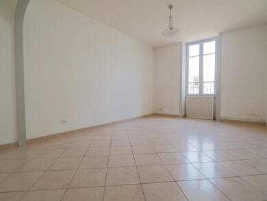 Appartement à louer 975 € 5 pièces 4 chambres 119 m² RDC Villars-les-Dombes 01330