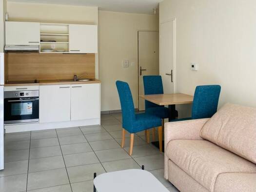 Appartement à louer 700 € 2 pièces 1 chambre 45,3 m² RDC Les Abrets en Dauphiné 38490