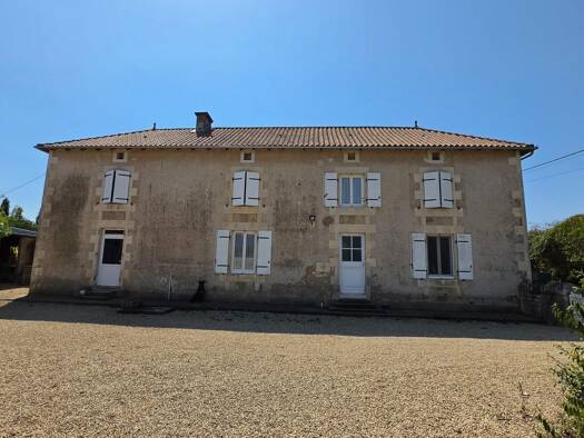 Maison à vendre 239 000 € 5 pièces 4 chambres 180 m² 13 600 m² de terrain Chapelle-Viviers 86300