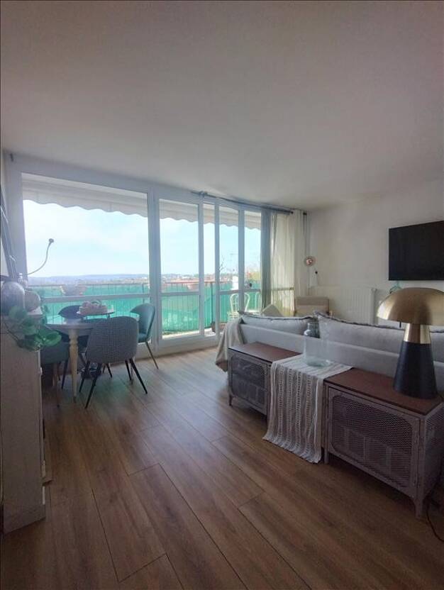 Appartement à louer 1 100 € 3 pièces 2 chambres 67 m² 3ème étage Poirier-Marlé Morangis 91420