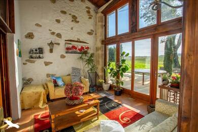 Maison à vendre 414 750 € 6 pièces 5 chambres 370 m² 10 110 m² de terrain Sauveterre de Guyenne 33540