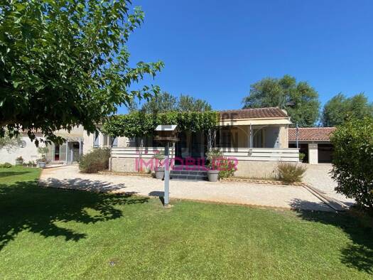 Maison de plain-pied à vendre 357 000 € 5 pièces 2 chambres 105 m² 819 m² de terrain Bédarrides 84370