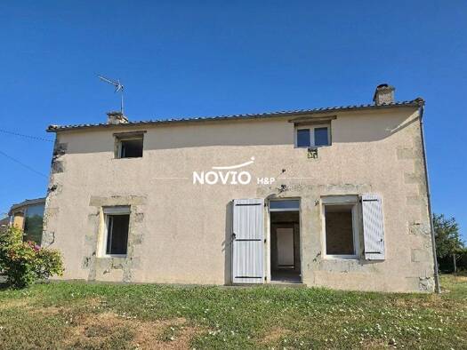 Maison à vendre 149 520 € 5 pièces 3 chambres 155 m² 5 370 m² de terrain Thurageau 86110