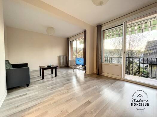 Appartement à louer 860 € 3 pièces 2 chambres 63 m² Étage 2/4 Bourgoin-Jallieu 38300