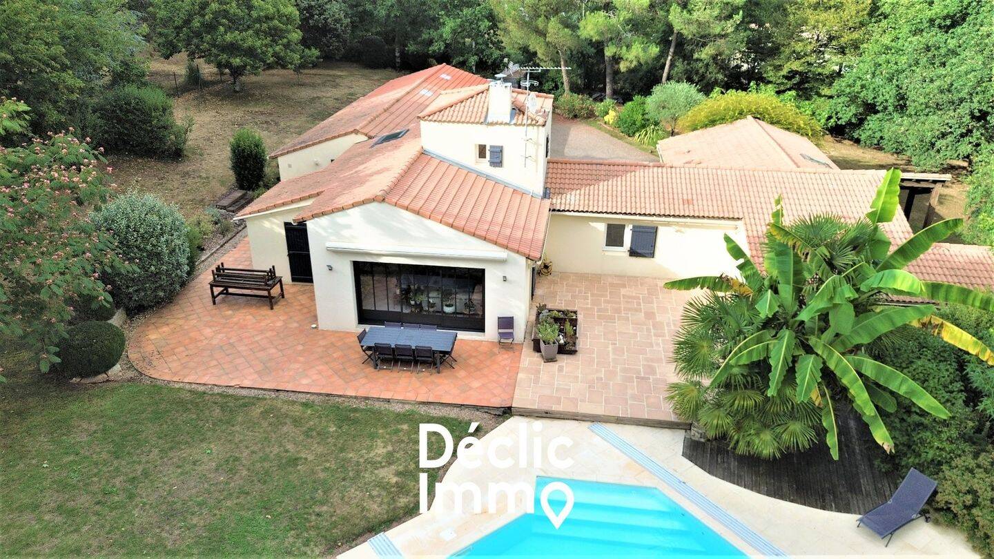 Maison à vendre, 169m², MOUTIERS LES MAUXFAITS