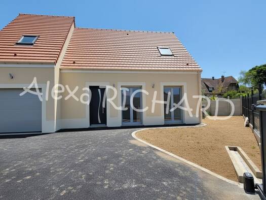 Maison à vendre 264 650 € 5 pièces 4 chambres 87,6 m² 382 m² de terrain Conches-en-Ouche 27190