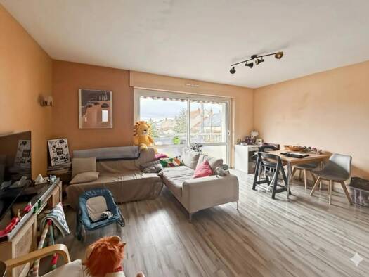 Appartement à vendre 126 500 € 3 pièces 2 chambres 68 m² Étage 1/2 Bataillots Yzeure 03400
