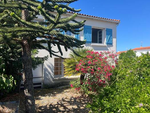 Maison à vendre 191 500 € 3 pièces 2 chambres 78 m² 167 m² de terrain La Faute sur Mer 85460