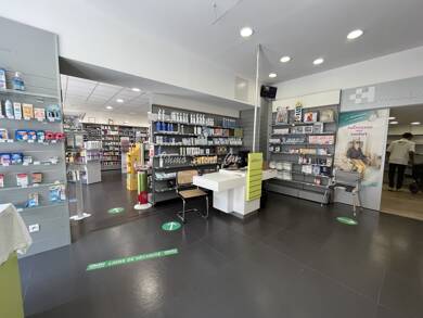 Local commercial avec bail commercial 920 € 81 m² de surface de vente Neuville sur Saone 69250