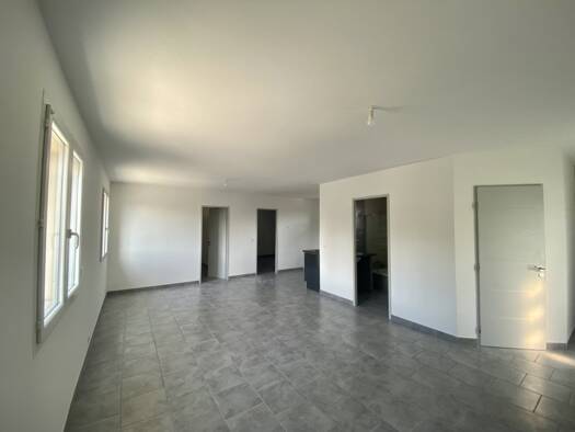 Appartement à louer 695 € 3 pièces 2 chambres 64 m² Étage 1/1 Pont St Esprit 30130