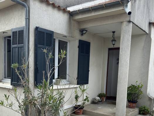 Maison à louer 1 750 € 5 pièces 3 chambres 113 m² Ferrages La Fare-les-Oliviers 13580