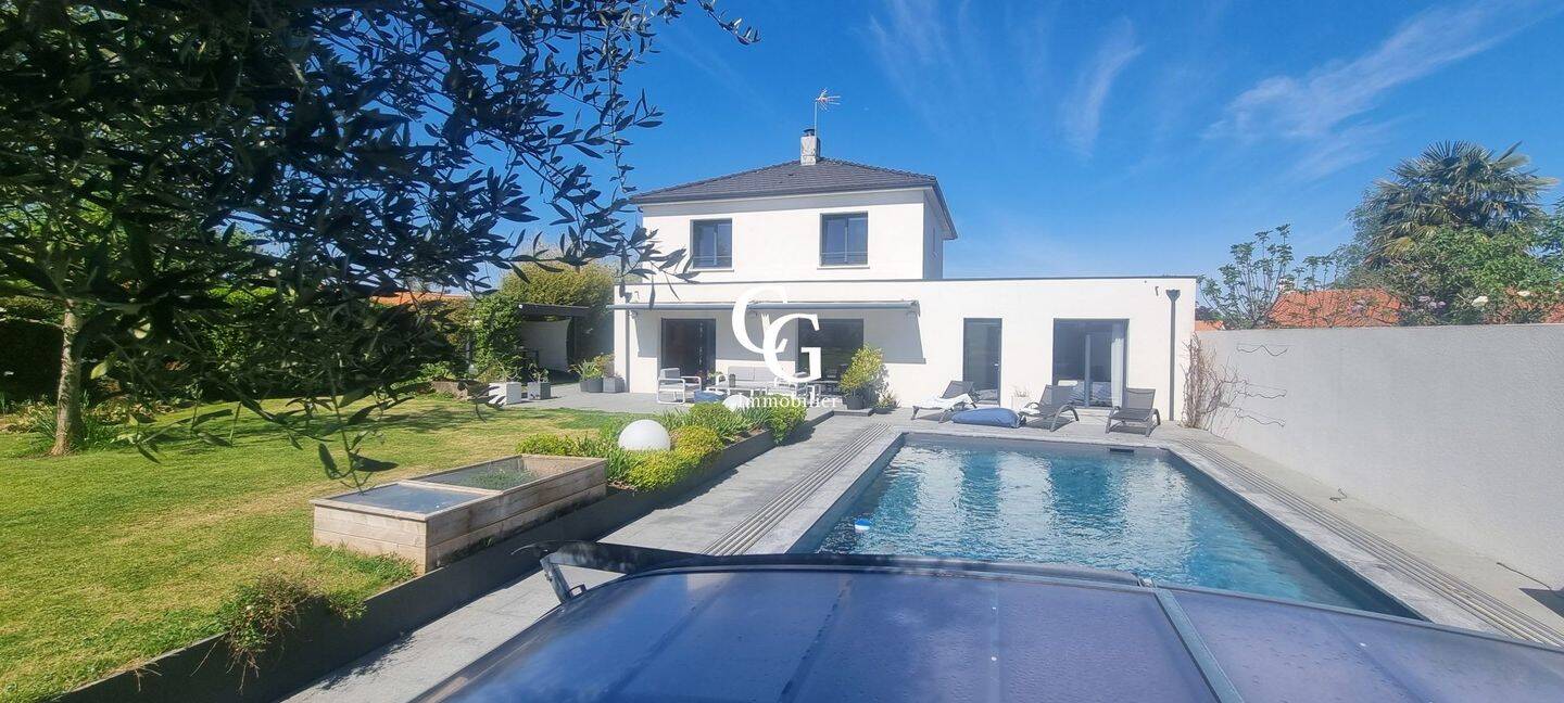Maison à vendre, 242m², SAINT JEAN DE BOISEAU