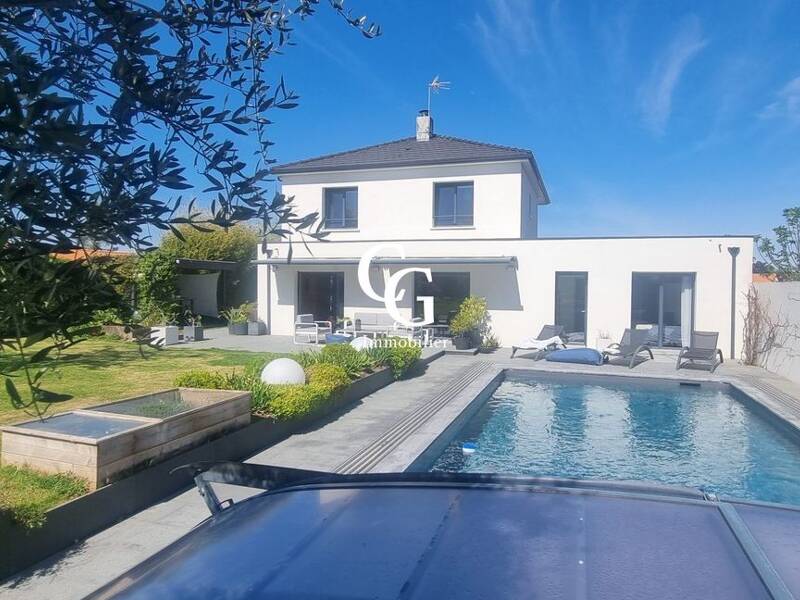 Maison à vendre, 242m², SAINT JEAN DE BOISEAU