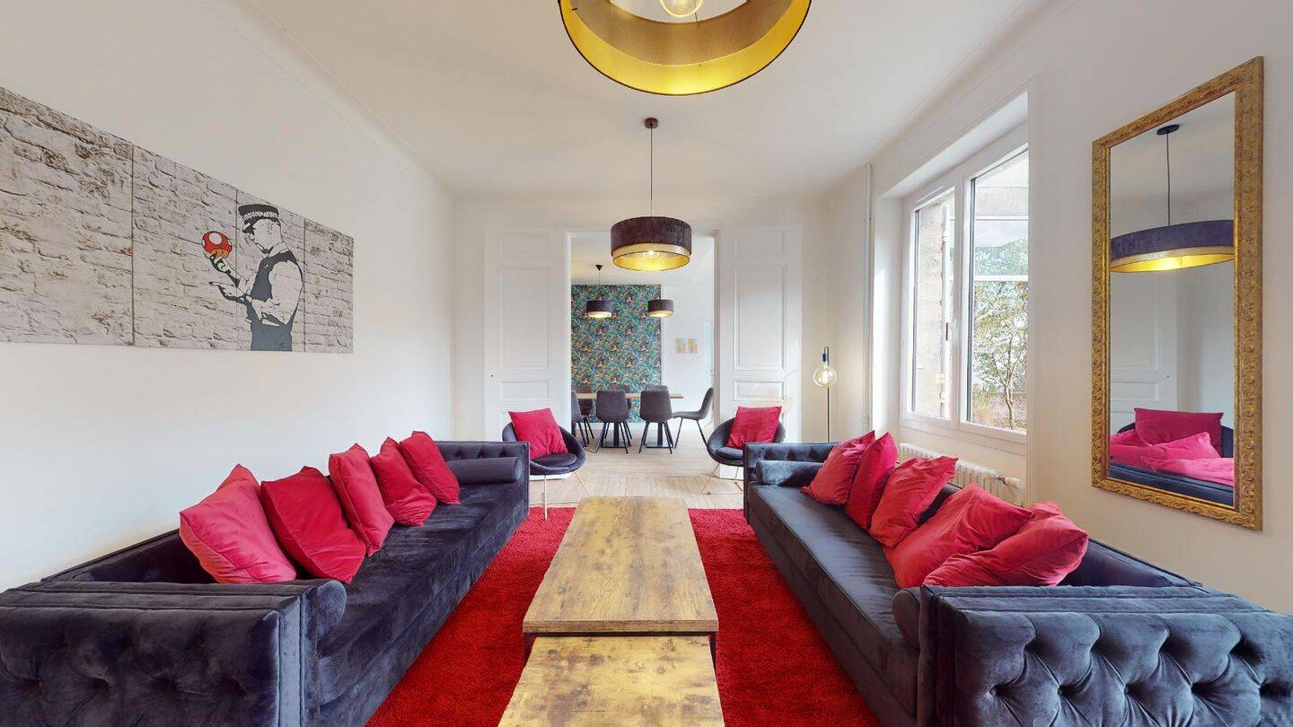 Maison 16 pièces — 2