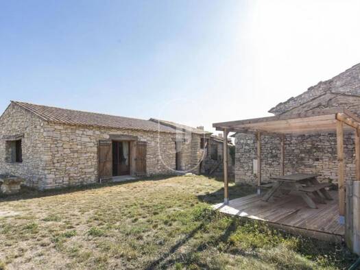 Maison de plain-pied à vendre 398 000 € 2 pièces 1 chambre 100 m² 4 131 m² de terrain Murs 84220