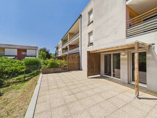 Appartement à vendre 220 000 € 2 pièces 1 chambre 53,04 m² RDC/3 Gières 38610