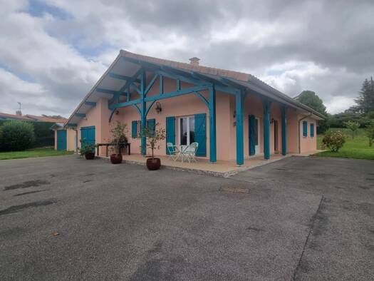 Maison de plain-pied à vendre 315 000 € 5 pièces 4 chambres 143,2 m² 1 710 m² de terrain Castelnau-Chalosse 40360