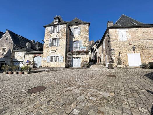 Maison à vendre 249 900 € 5 pièces 4 chambres 202 m² 378 m² de terrain Turenne 19500