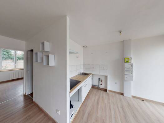 Appartement à vendre 135 000 € 2 pièces 1 chambre 42 m² RDC/3 Oiselet la Grive Bourgoin-Jallieu 38300