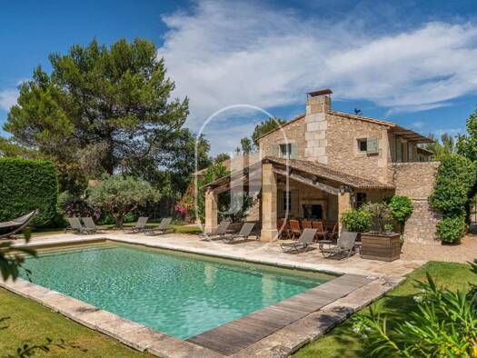 Maison à vendre 4 950 000 € 8 pièces 6 chambres 306 m² 2 890 m² de terrain Eygalières 13810