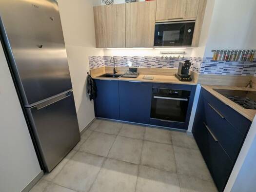 Appartement à louer 950 € 3 pièces 2 chambres 60 m² Étage 2/2 Extension Années 50-70 A Brignoles 83170