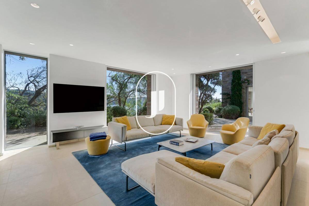 Maison à vendre, 300m², LA CROIX VALMER