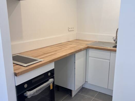 Appartement à louer 380 € 2 pièces 1 chambre 25,5 m² Étage 3/3 Saint-André-les-Alpes 04170