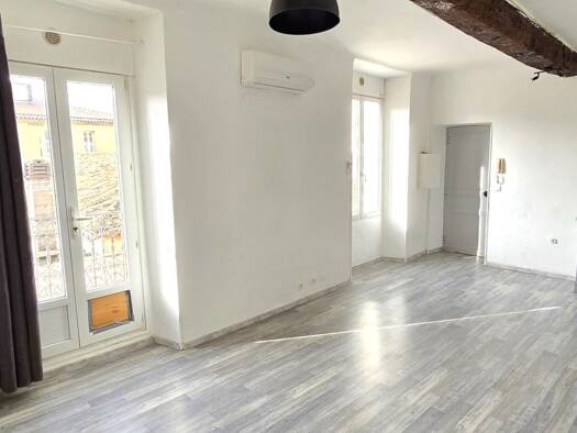 Appartement à louer 590 € 2 pièces 1 chambre 38 m² Étage 2/3 Centre Ancien Draguignan 83300