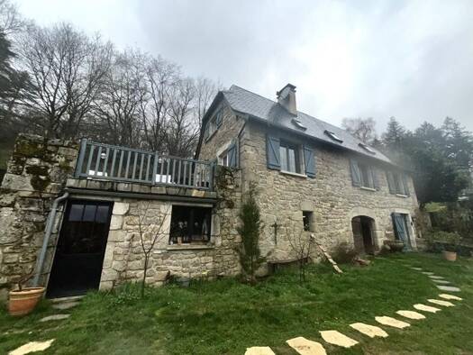 Maison à vendre 325 500 € 8 pièces 5 chambres 200 m² 70 422 m² de terrain Golinhac 12140