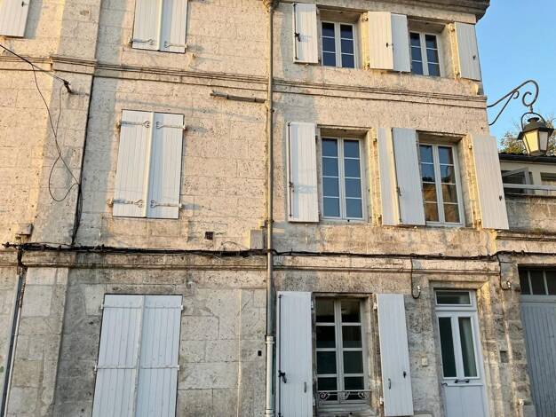 Maison de ville à vendre 257 000 € 6 pièces 4 chambres 142 m² 104 m² de terrain Vieil Angoulême-Centre Ville Angoulême 16000