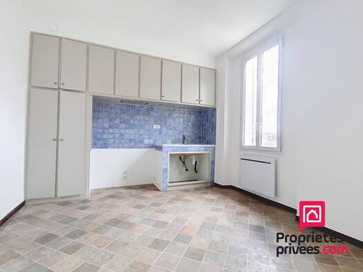Appartement à louer 835 € 4 pièces 3 chambres 71 m² RDC Centre Ville Saint-Maximin-la-Sainte-Baume 83470