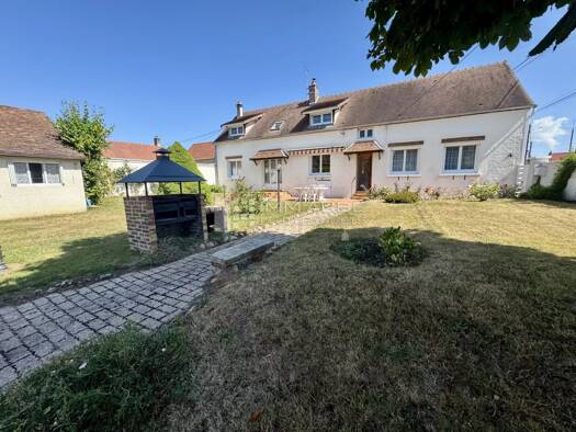 Maison à vendre 177 000 € 7 pièces 3 chambres 120 m² 744 m² de terrain Est Nogent-sur-Seine 10400